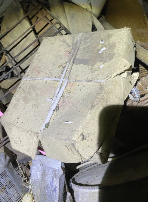 В деревенском сарае развалюхе, нашел старинный чемодан, в котором находилась, довольно интересная статуэтка