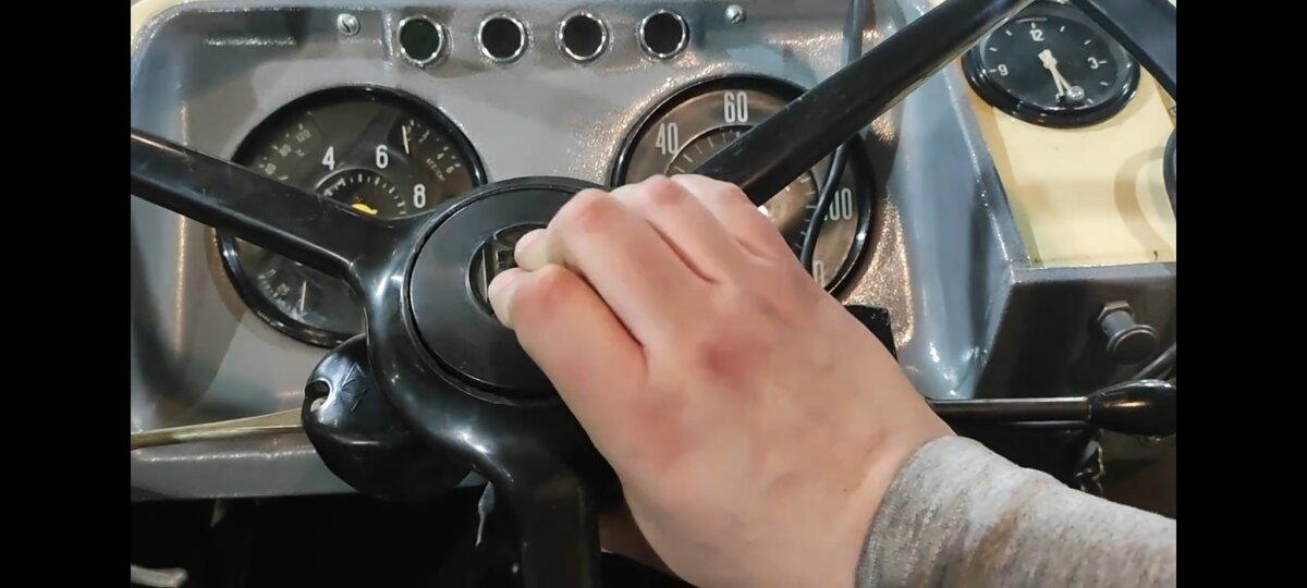 Замена панели предохранителей в автобусе ЛиАЗ-677. Проект "Лёня" завершён!