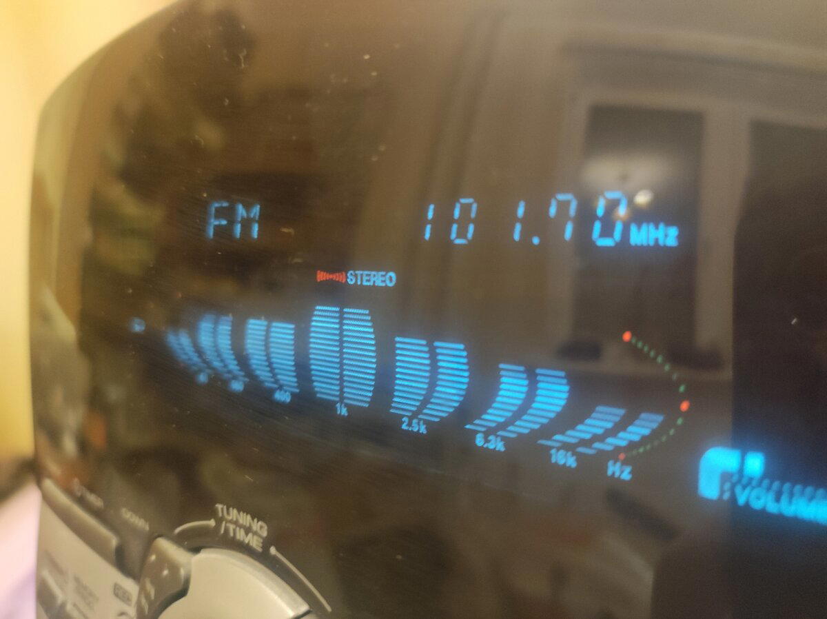 Собираем простейшую стерео FM радиостанцию на 6 транзисторах