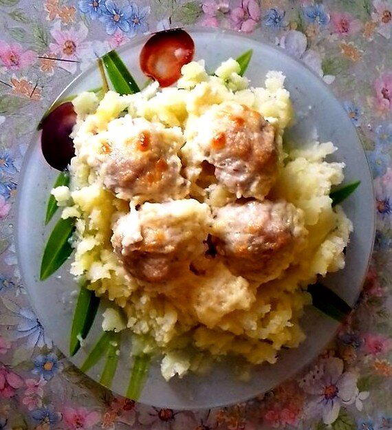 Куриные шарики в сливочном соусе