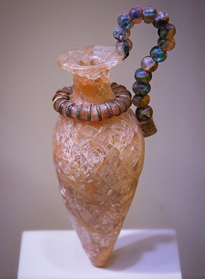 Минойский ритон (сосуд для питья) из горного хрусталя из Закроса, 1500-1450 гг. до н.э. Музей Ираклиона, Крит, Греция