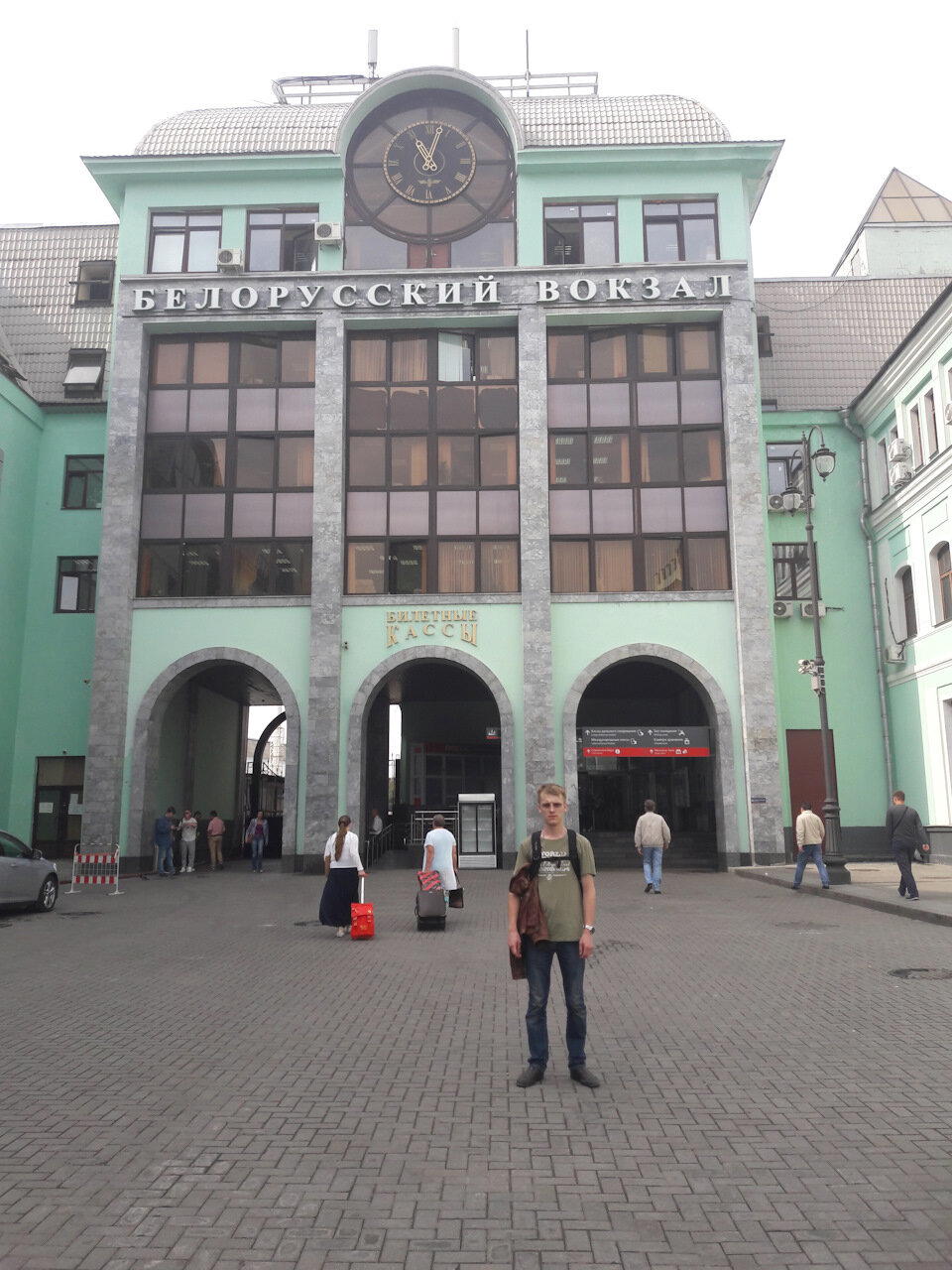 В балласте.