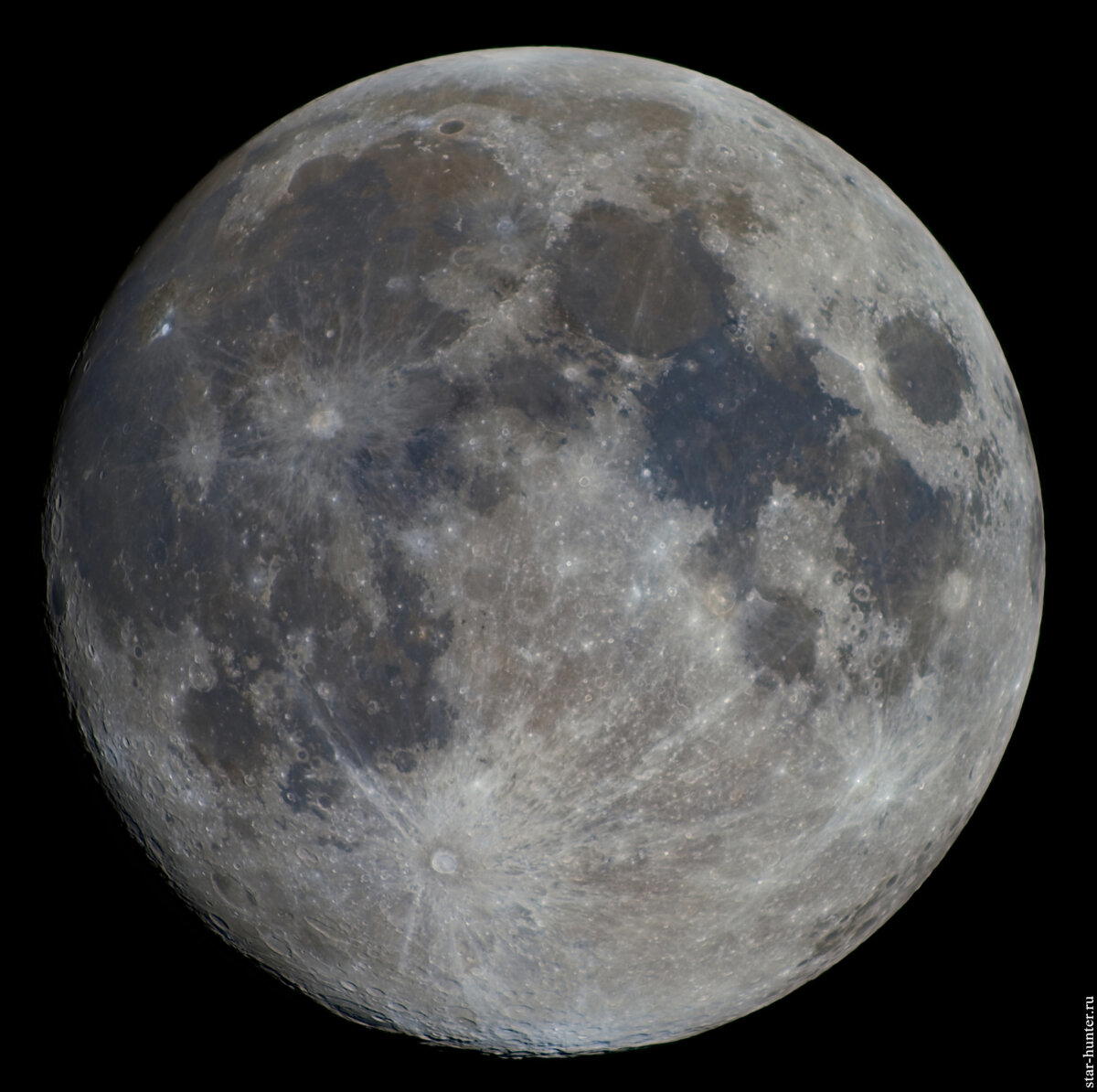 Цветная Луна, 24 января 2024 года, 18:48
