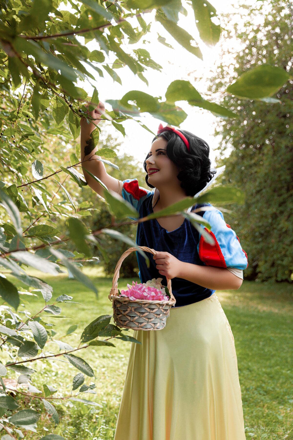 Snow White cosplay