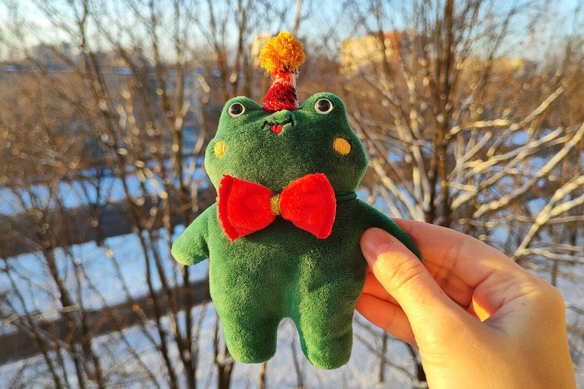 Плюшевый лягушонок Гринни