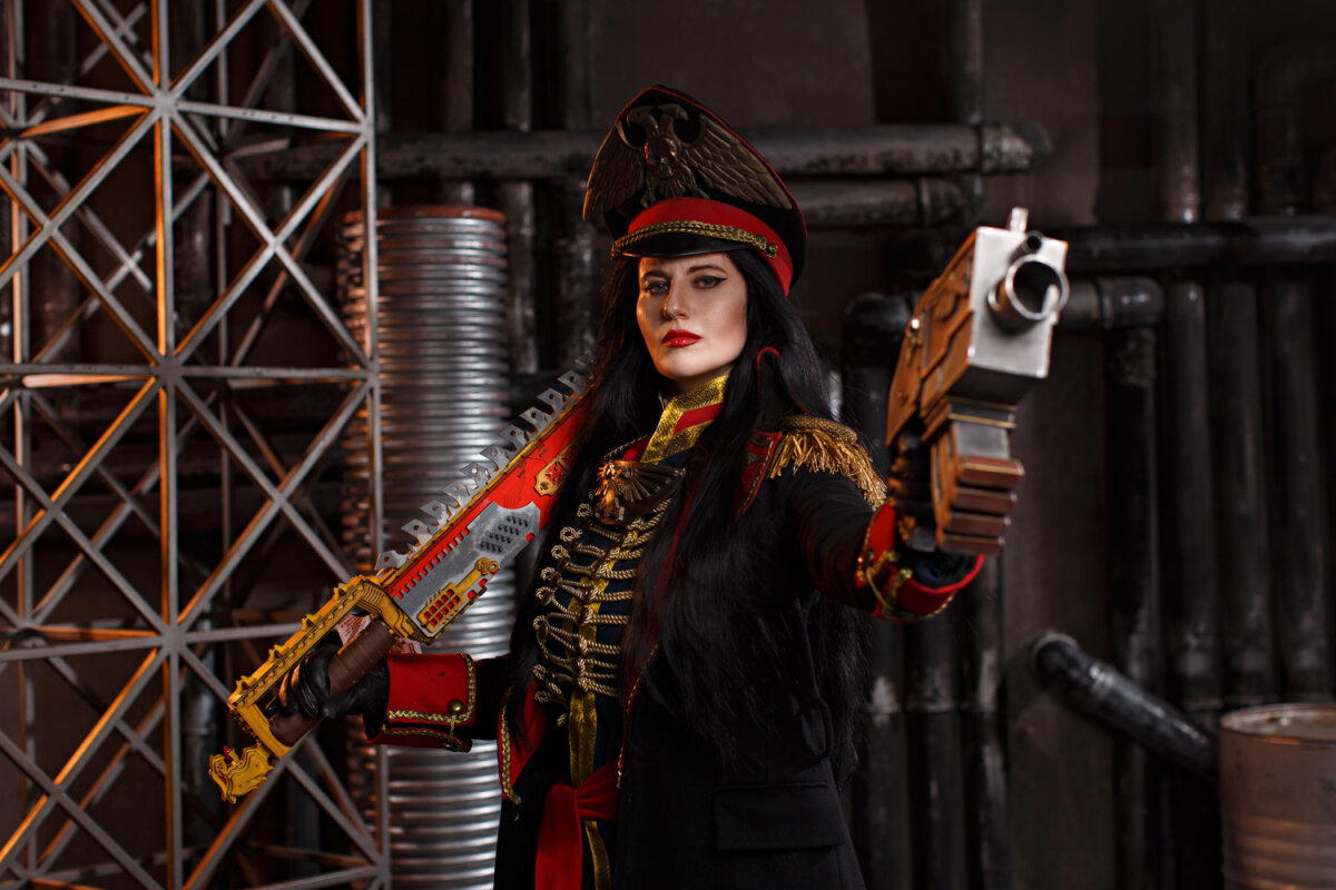 Комиссар, косплей по Warhammer 40k от Saint Hysteria