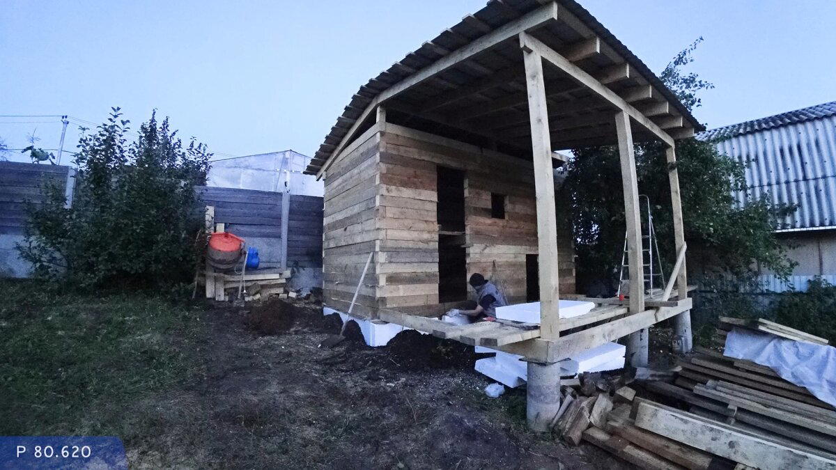 Строим баню. 7 день - Утепление цоколя