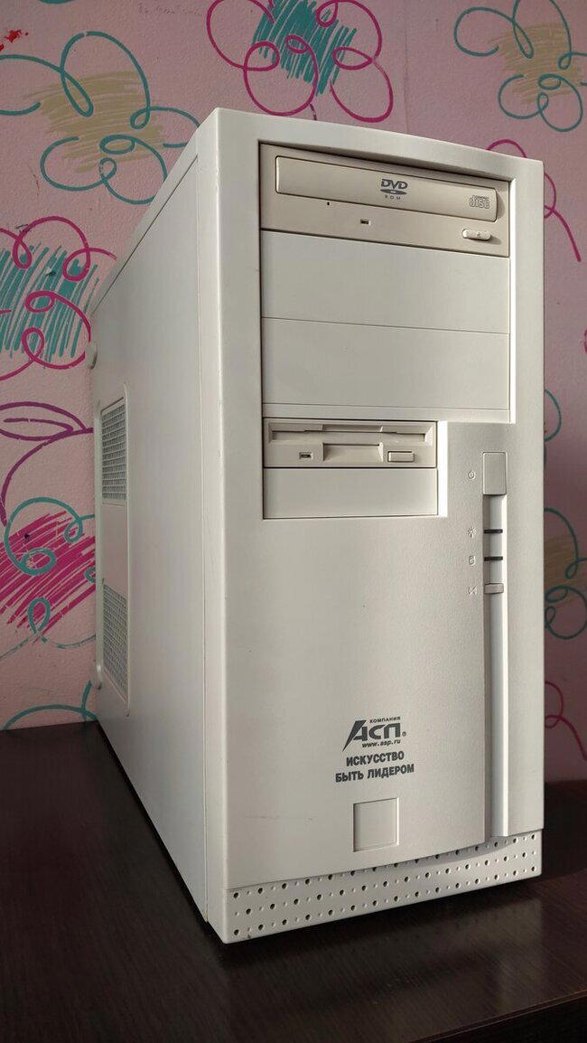 DVD-ROM от Sony. Пережил парочку замен пасика.