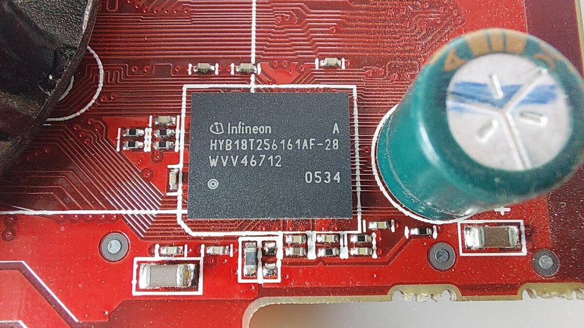 Чип памяти Infineon HYB18T256161AF-28.