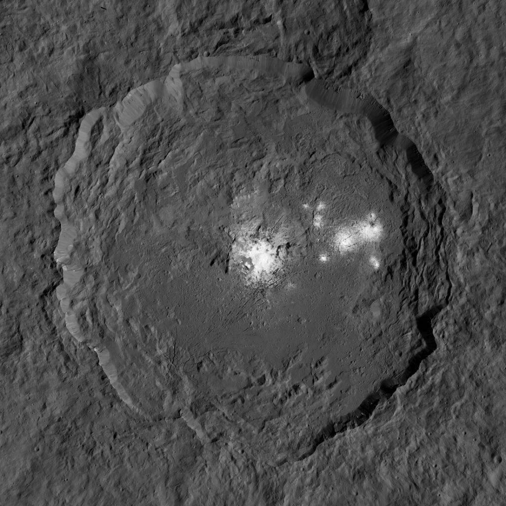 Кратер Оккатор "глазами" космического аппарата NASA Dawn / © NASA/JPL-Caltech/UCLA/MPS/DLR/IDA