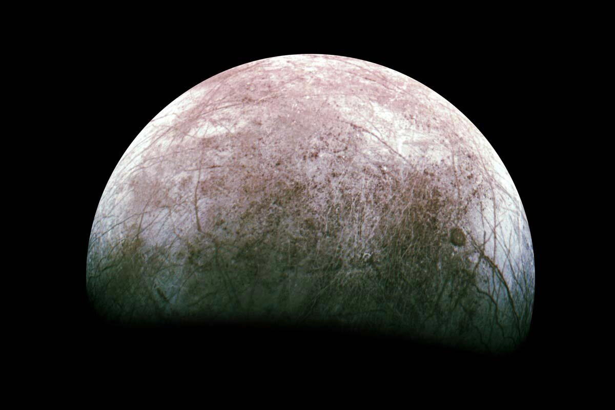 Европа, запечатленная 29 сентября 2022 года орбитальным аппаратом NASA "Юнона". Обработка данных: The Spaceway / © NASA/JPL/TheSpaceway