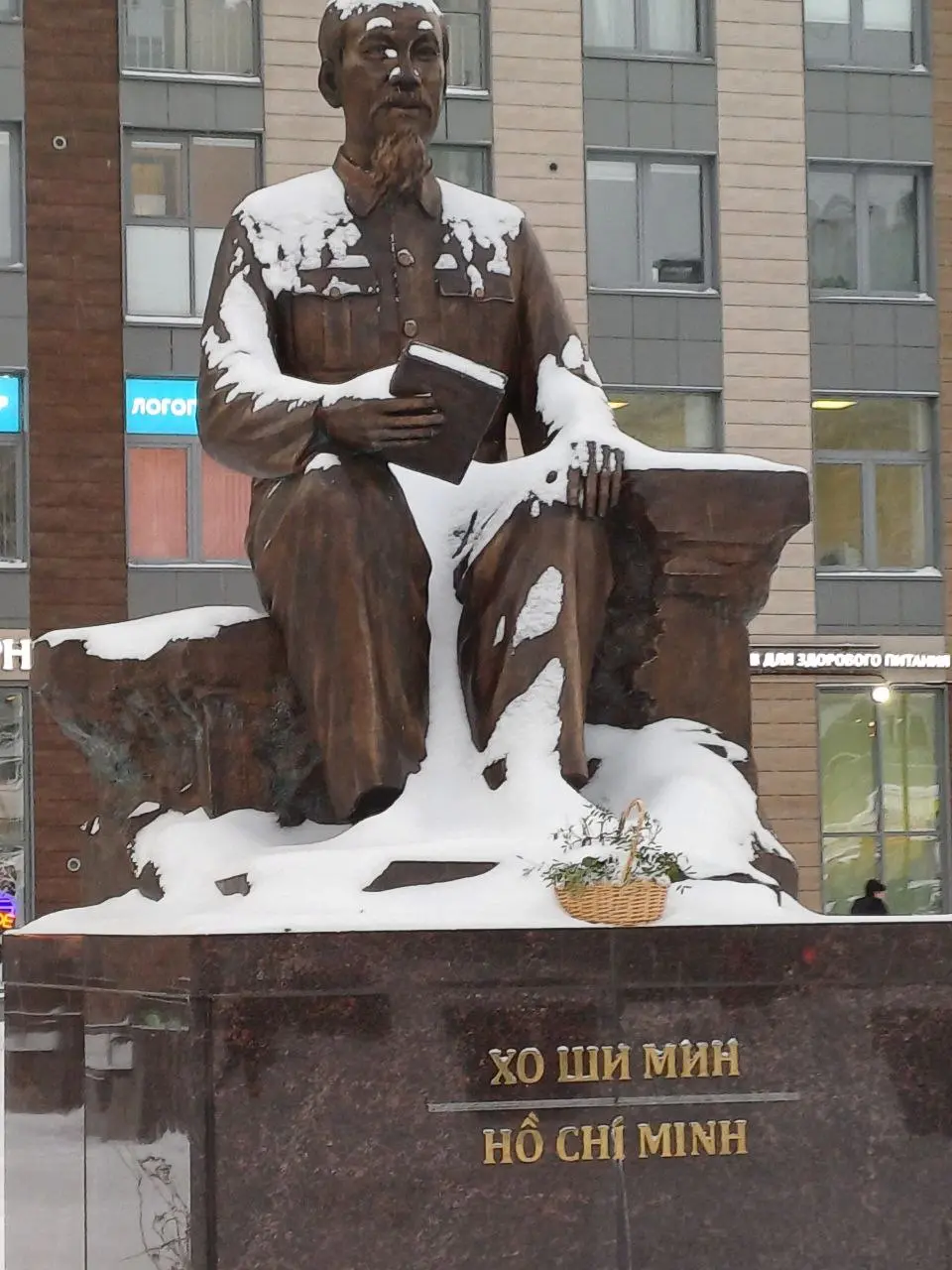 Собственно, сам памятник...