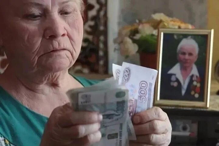 В ДНР с 1 января 2025 года будет приостановлена выплата пенсий