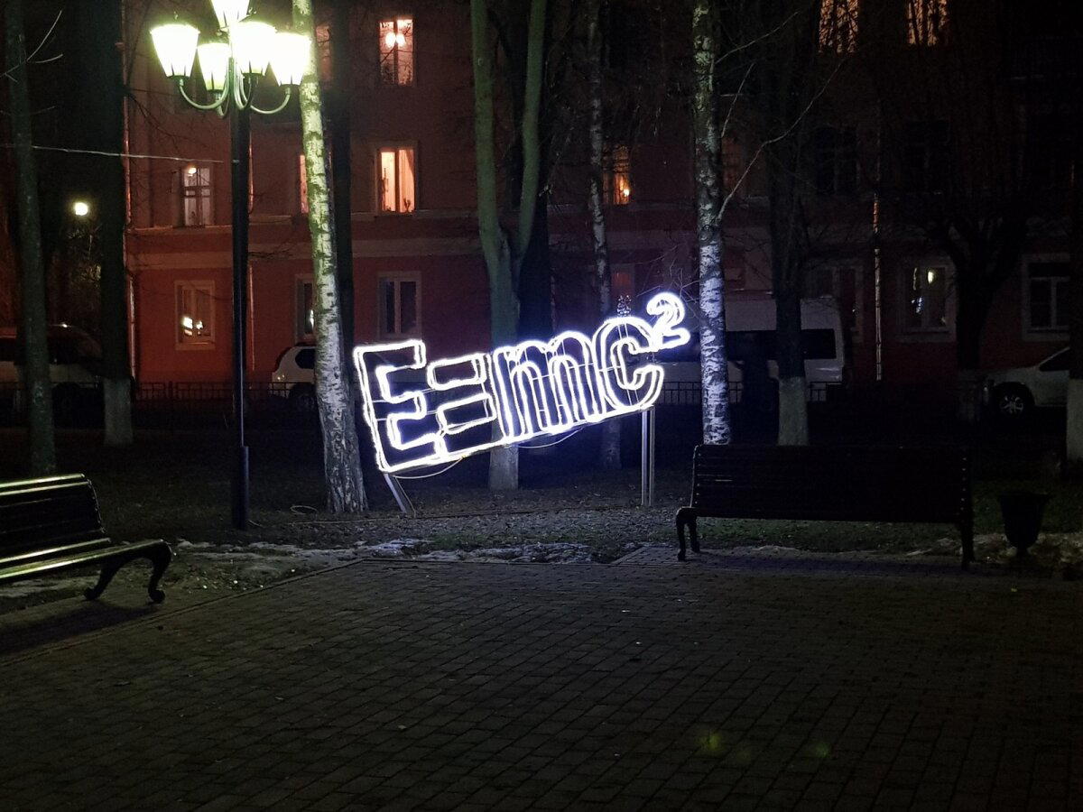 Украшения на площади