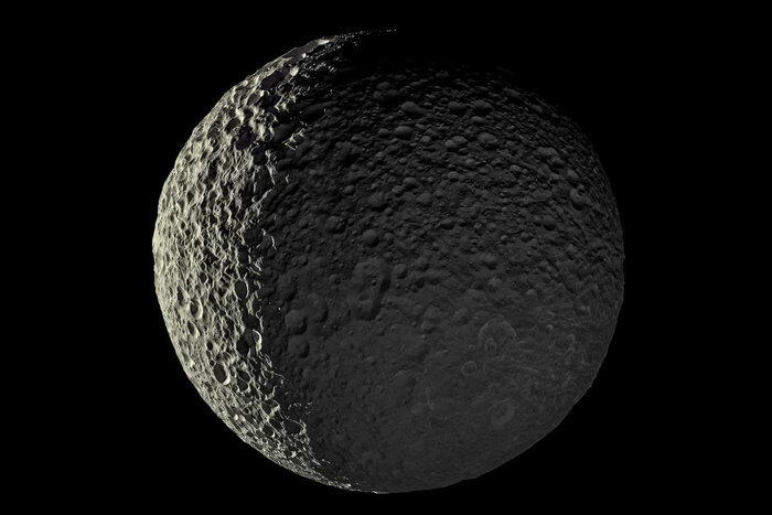 Самый детальный снимок Мимаса на сегодняшний день / © NASA/JPL-Caltech/Space Science Institute