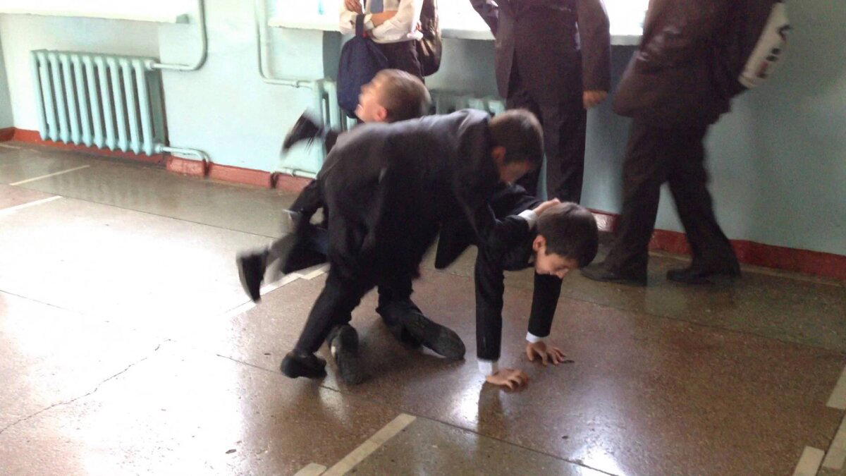 За драку в школе родители побитого ребенка взыскали 40 тыс руб со школы