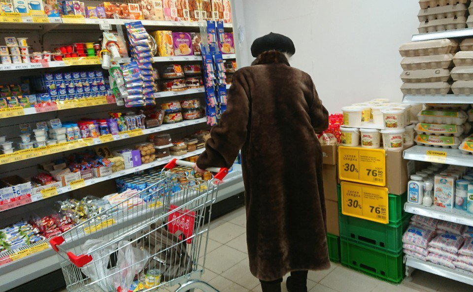 Пенсионерка пришла в магазин, набрала продуктов на 3 642 р. и - ушла. Её сразу поймали и...