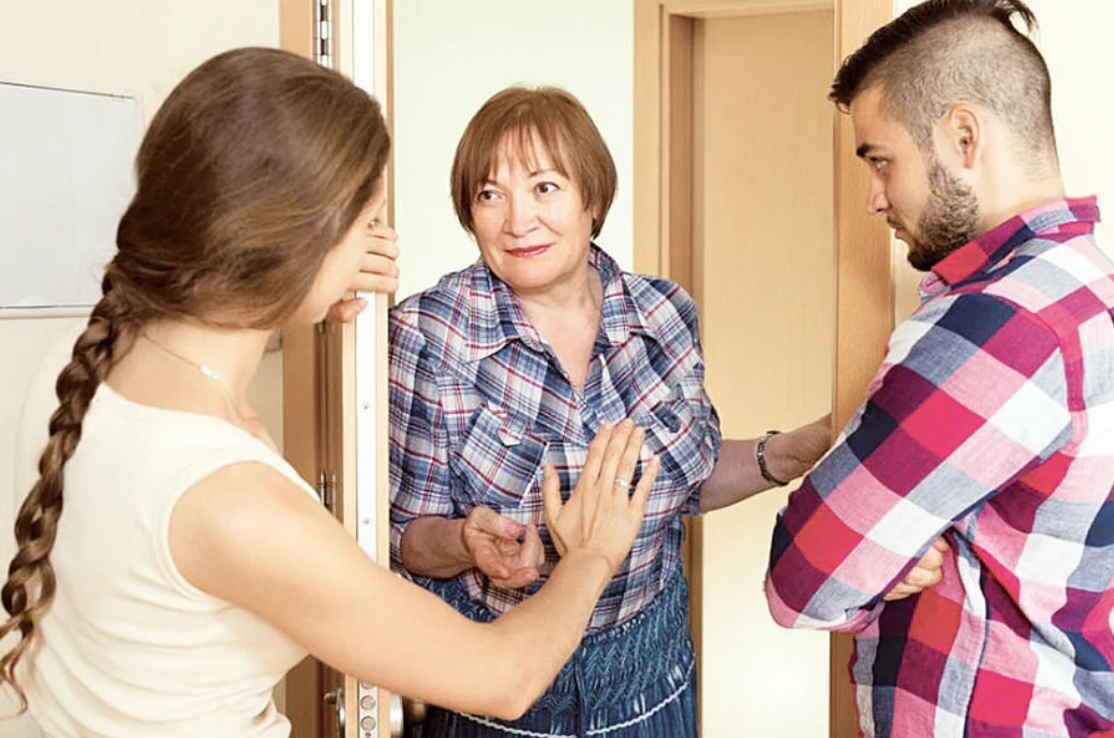 Женщина поругалась с соседями (влиятельными чиновниками) и написала о них гадости в интернете. Итог - судимость и штраф в 600 тыс руб