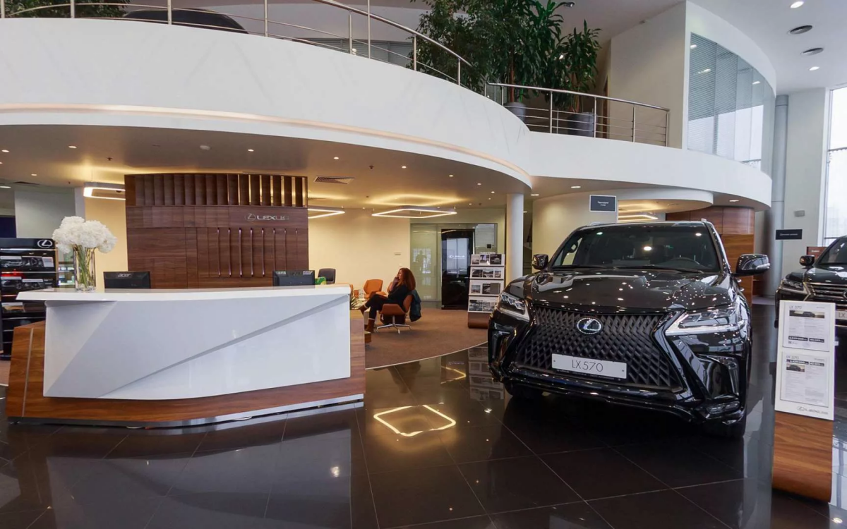 Как мужик заставил автосалон Лексус ему продать