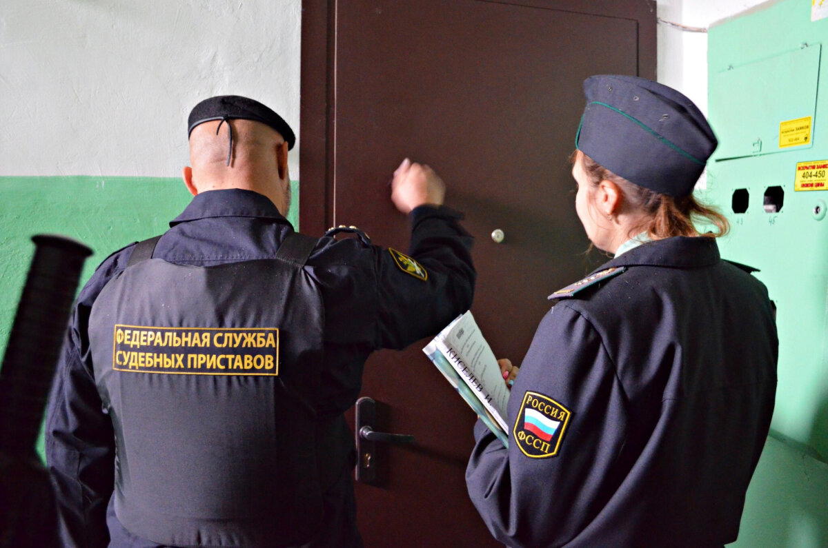 Должник представился приставу не своим именем. И получил за это наказание