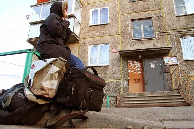 Хитрая дама уговорила алкаша продать ей квартиру.А зря - теперь ни квартиры, ни денег!