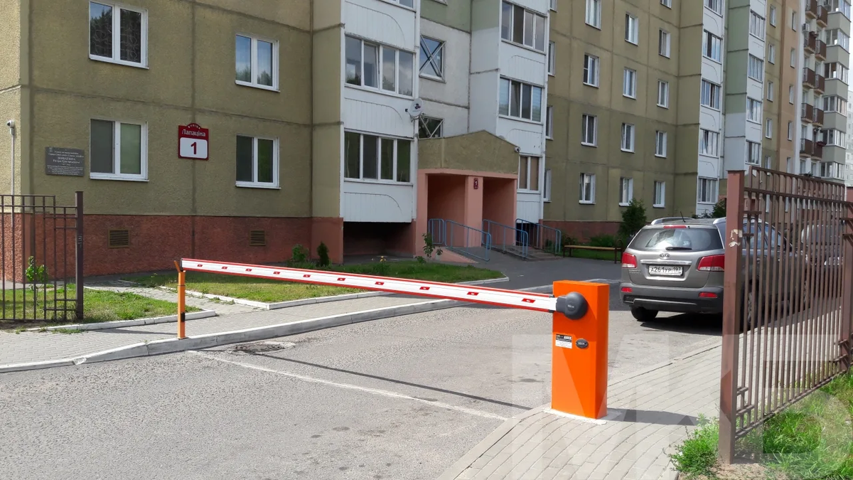 Как жители многоэтажки парковочные правила устанавливали