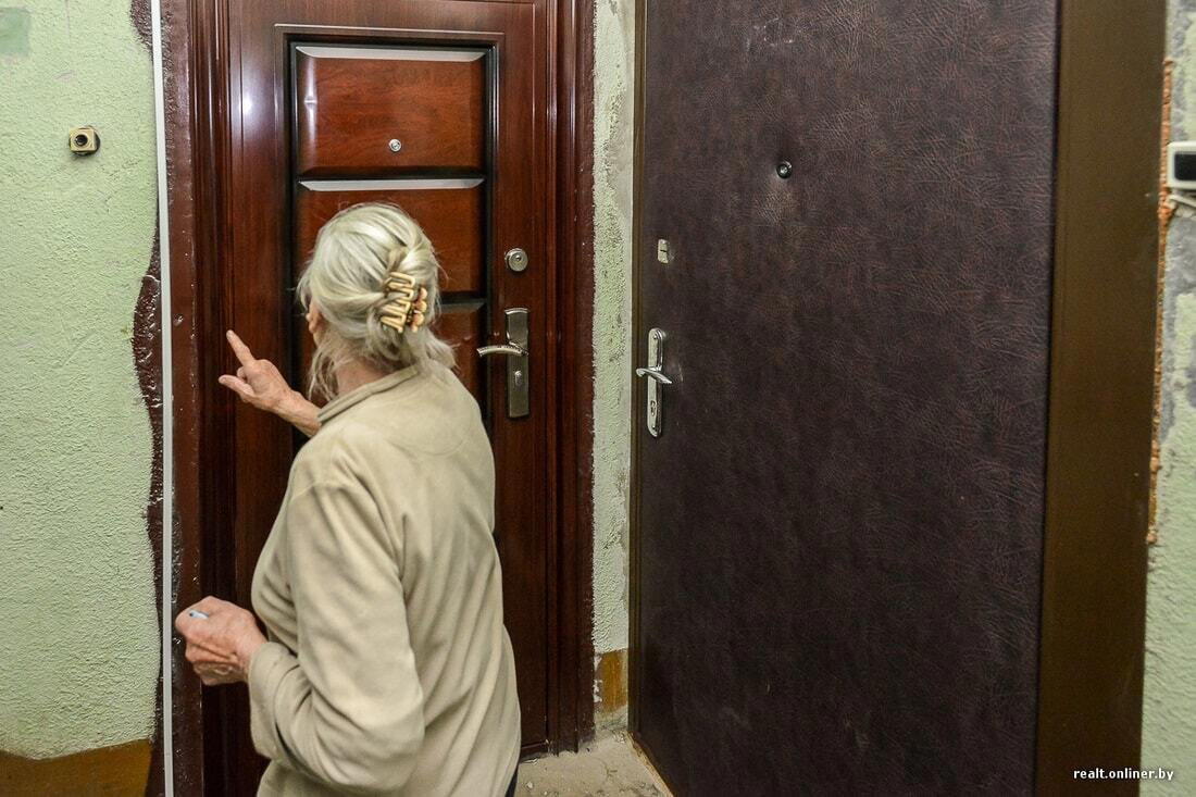 Похоронив дедушку, внучка узнала, что квартиру дедушка завещал не ей, а какой-то тётке