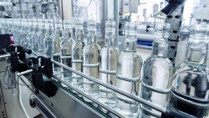Производство водки в России упало на 5,7%, коньяка — на 4,9%