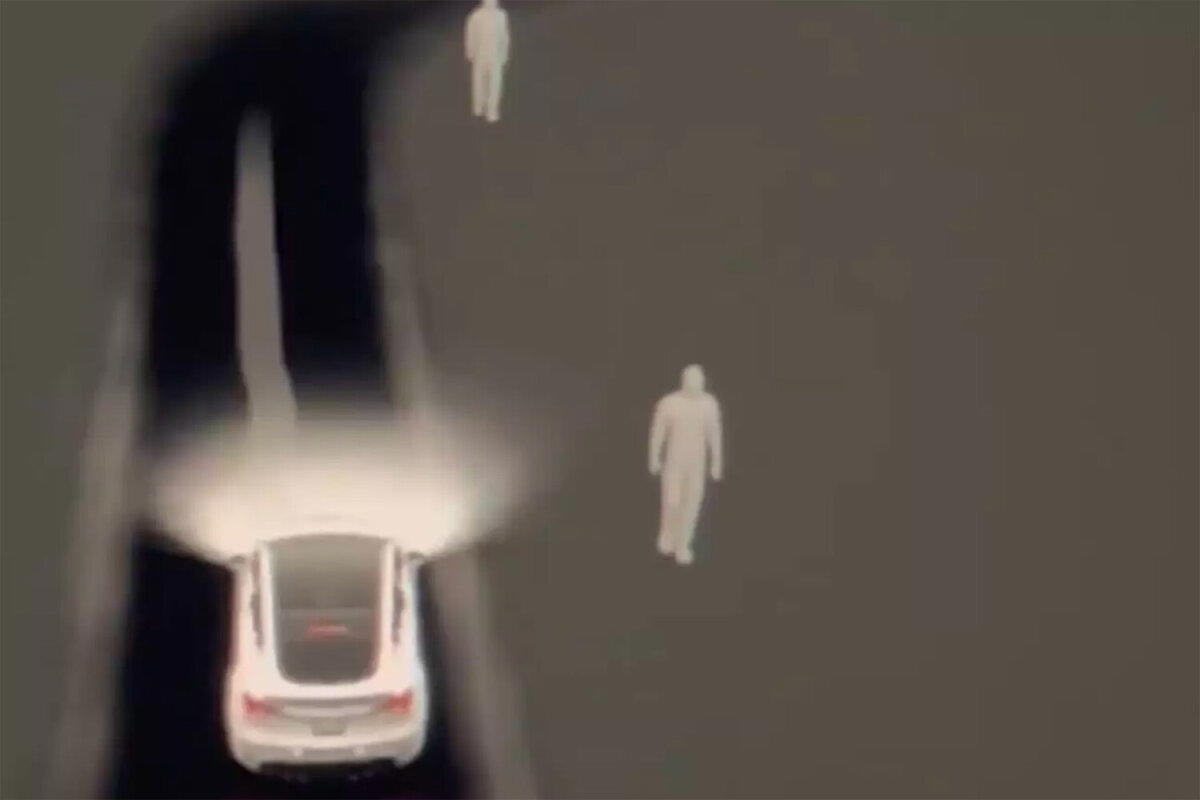 Tesla обнаружила «призраков» рядом с кладбищем