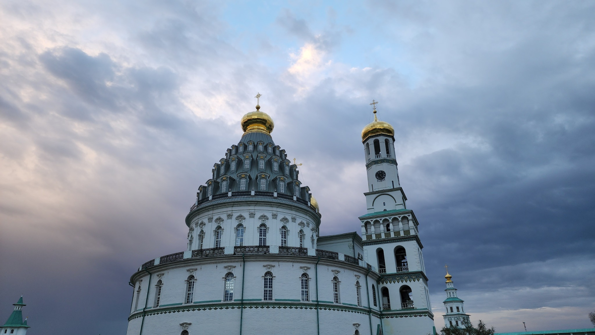 Три шага от дома - Дождь и храм