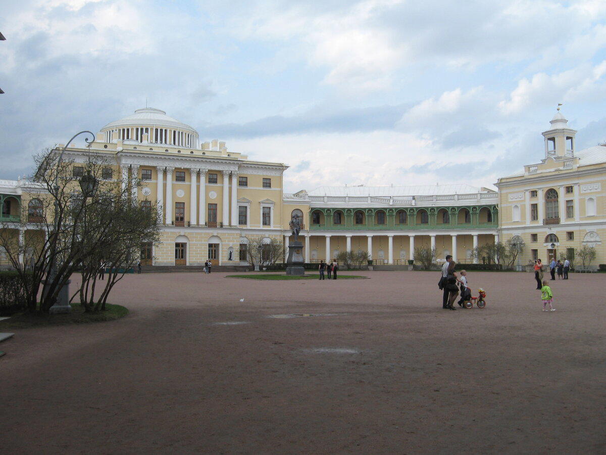 Павловский дворец.