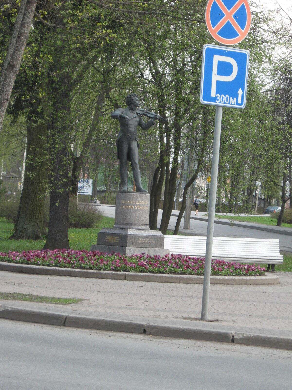 Памятник Иоганну Штраусу.