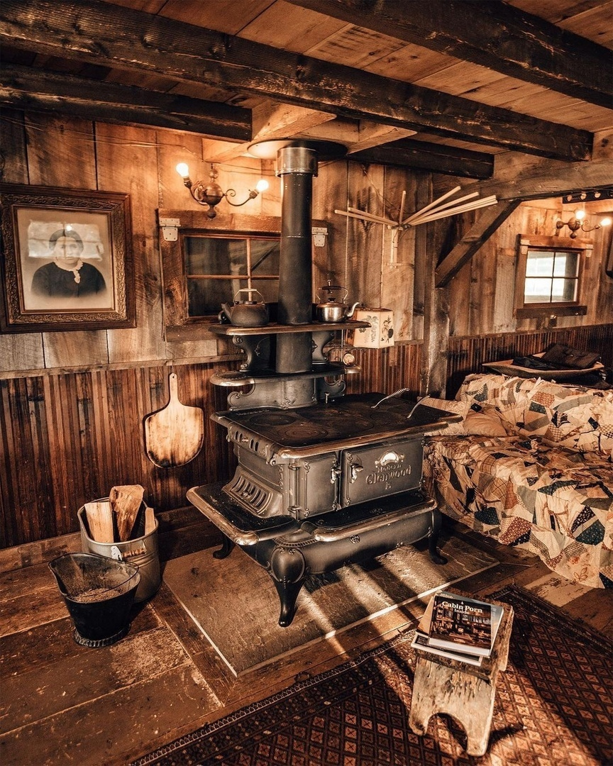 Bent Apple Farm - место для отдыха в лесах Вермонта, прогулок на природе и рыбалки. Этот дом в деревенском стиле переделан из старого зернового амбара