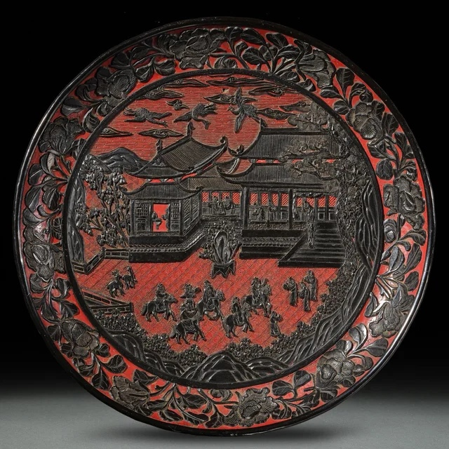 Лакированная тарелка с резными пейзажами сада. Китай, династия Мин, 1368-1644 гг.