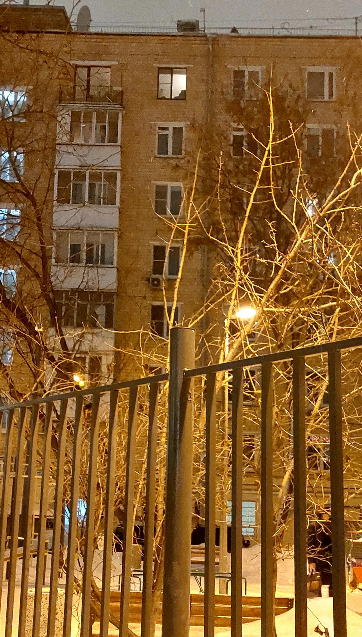 Видишь Лося? А он там есть...