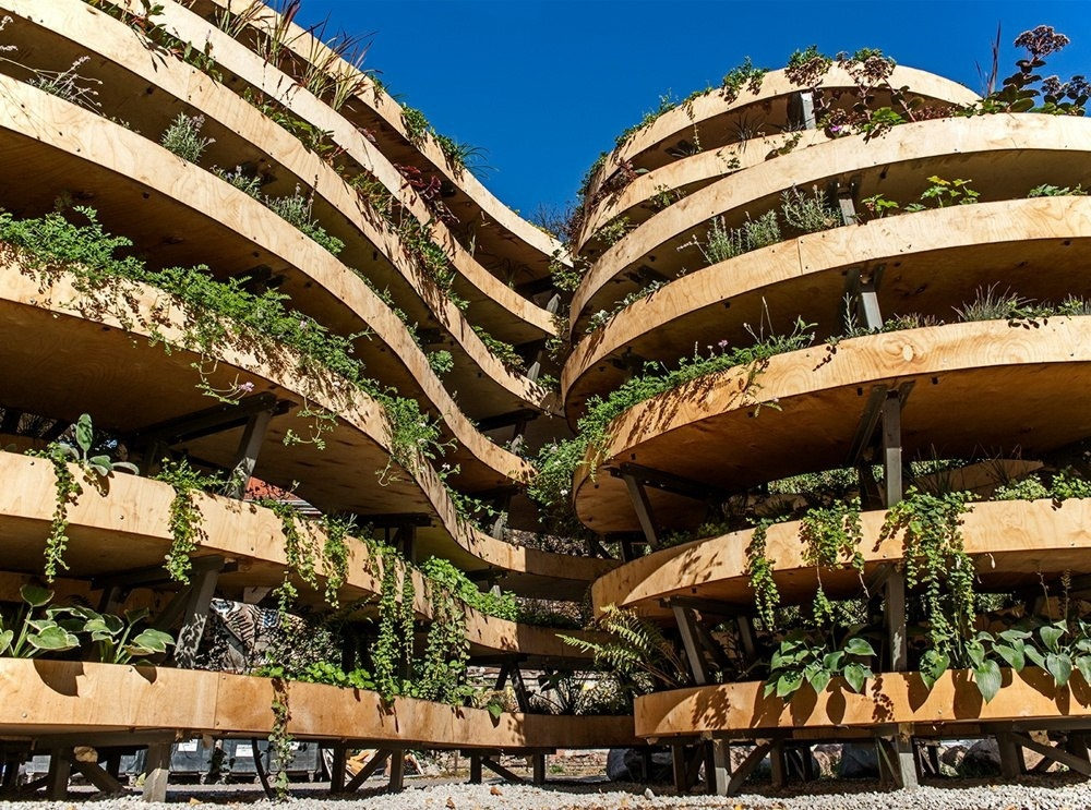 Infinite Green — образец тренда в городской скульптуре с практическим уклоном в экологию.
