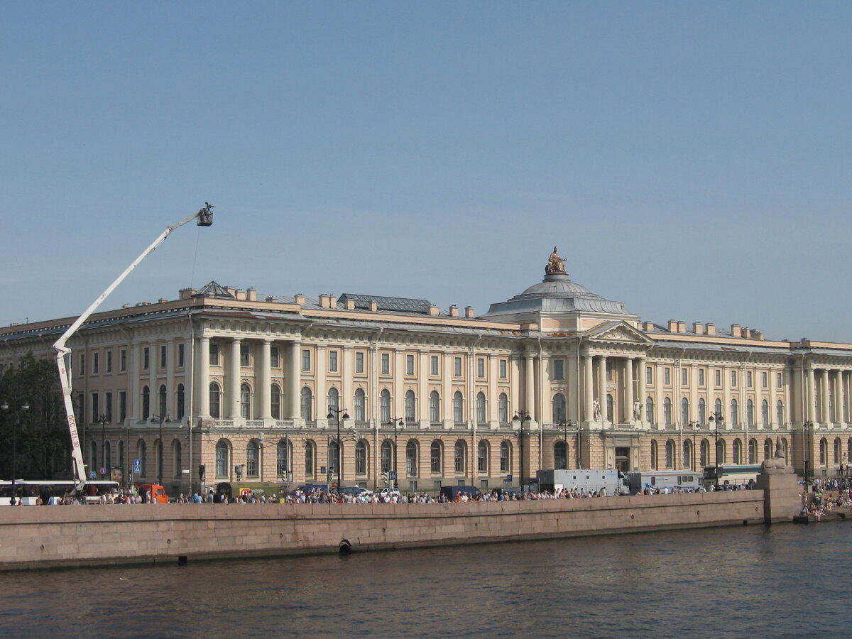 Академия художеств. День ВМФ. Июль 2010.