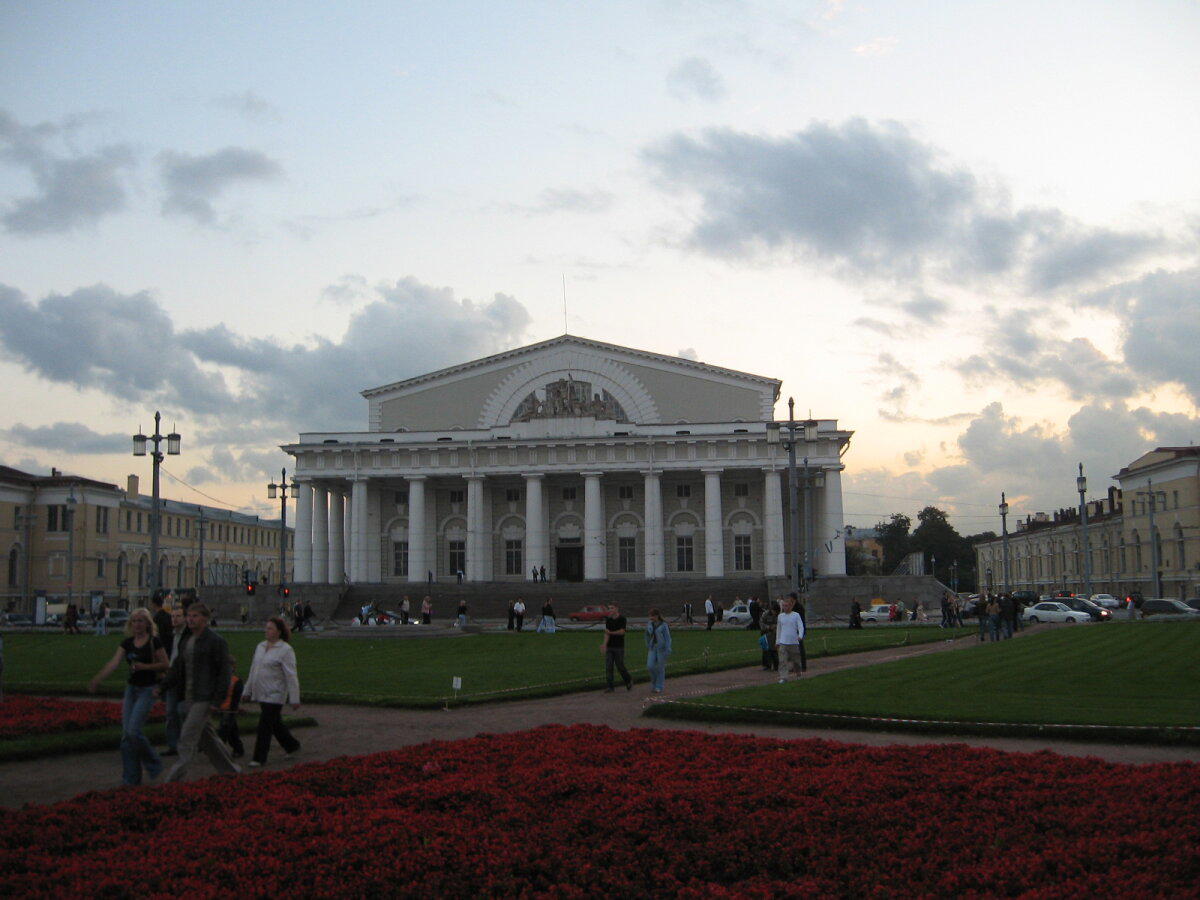 Здание Биржи. Сентябрь 2006 года. Стрелка Васильевского Острова.