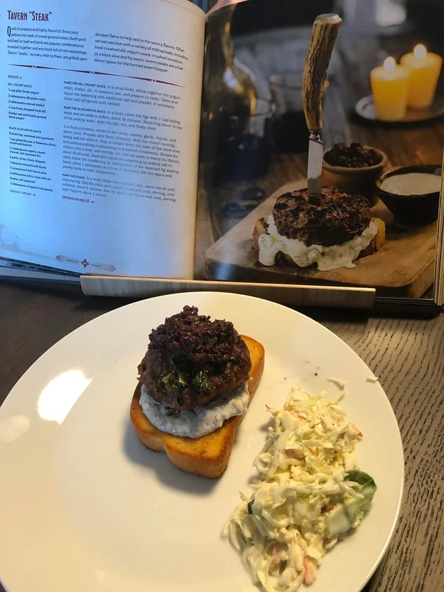 Разная вкусная и аппетитная еда "Пира Героев" вместе для всех любителей ДнД и настолок