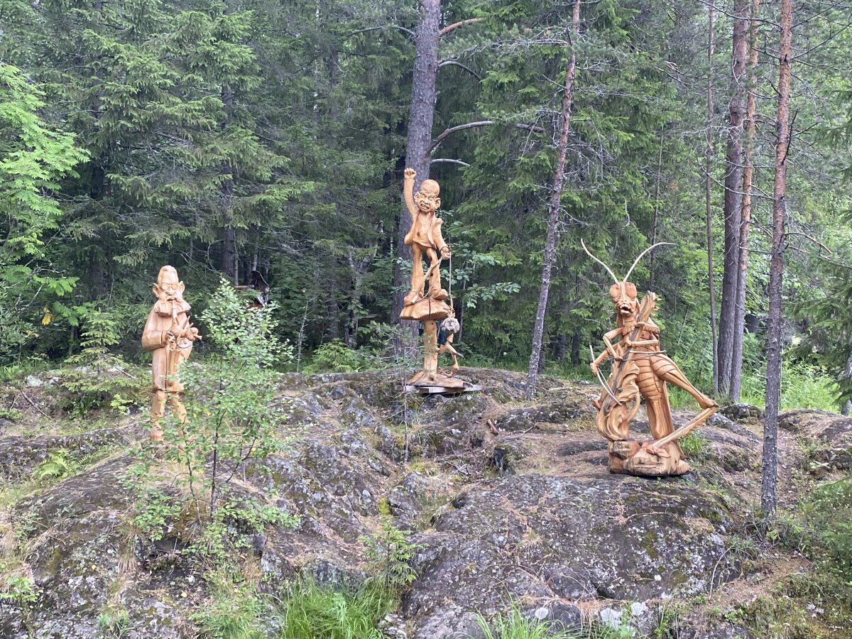 Лесной ансамбль песни и пляски.<br>