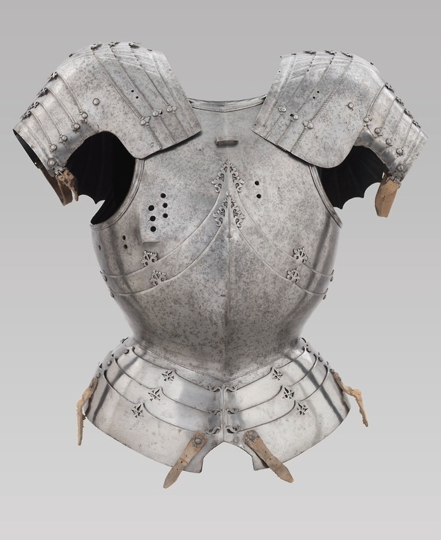 Кираса готического доспеха работы Лоренца Хельмшмида, 1480-1485 гг. Часть доспеха для Geshifttartschen-Rennen. Вес 4,1 кг.