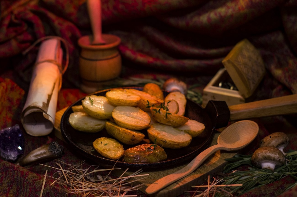 Отличная подборка еды из мира Skyrim, которую воссоздали в реальности. Думаю каждое блюдо можно узнать по фото:)