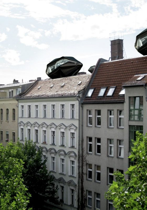 Архитекторы из Nau architects представили концепт мобильного дома-капсулы Living Roof