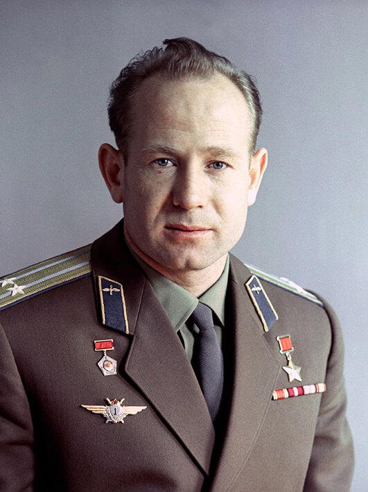 Ну и сам Леонов.