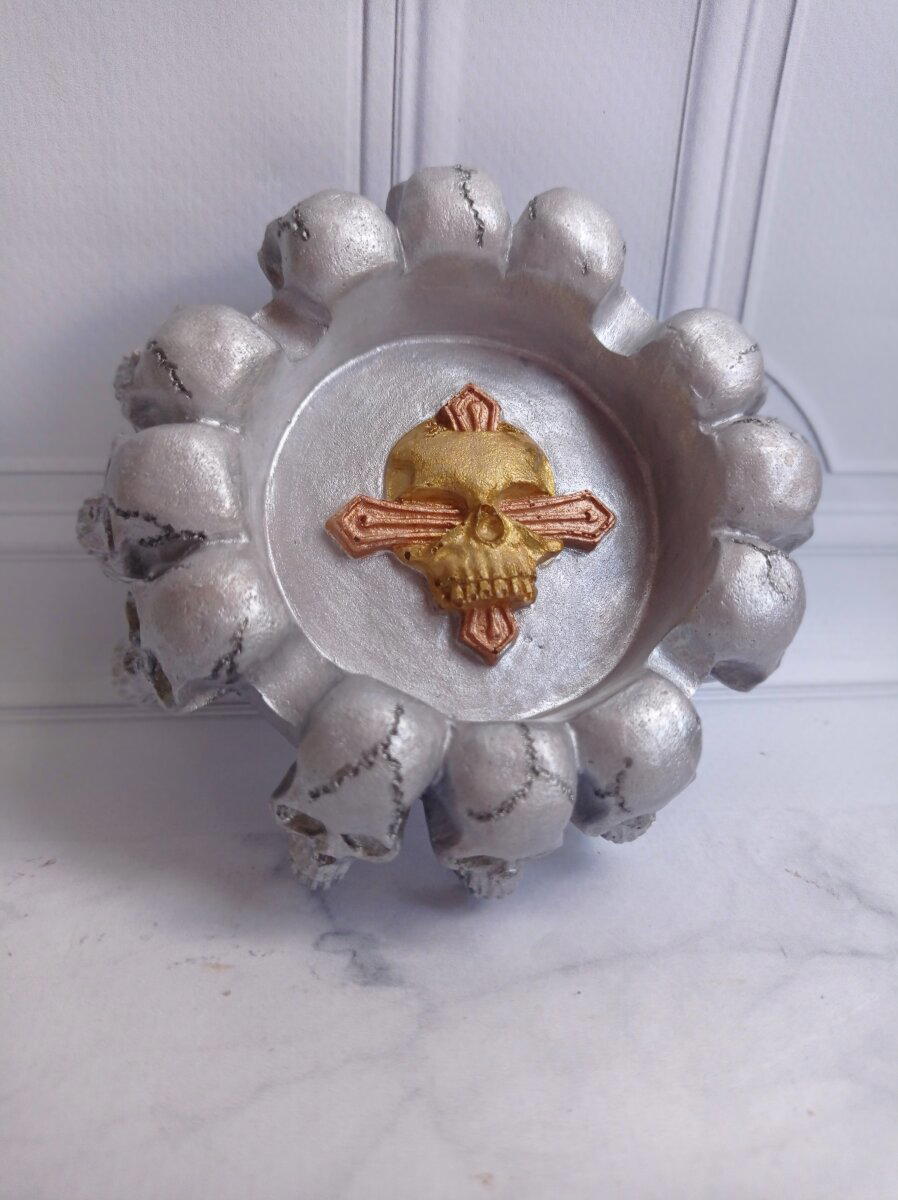 Пепельницы они такие пепельницы)
