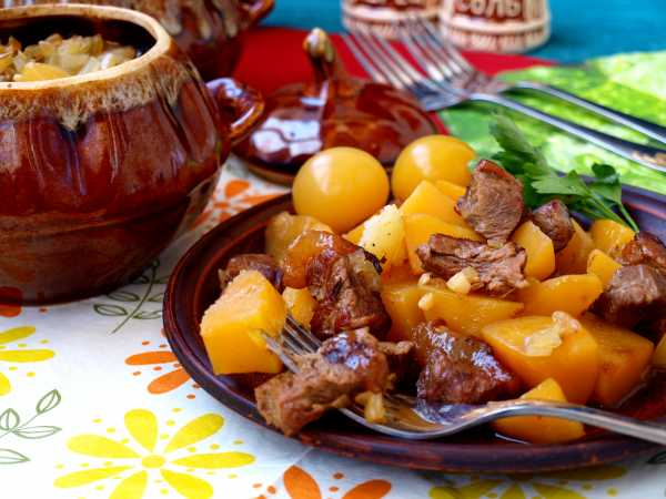 Мясо с овощами в горшочке