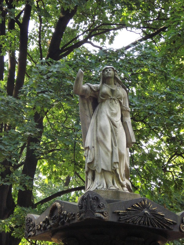 Некрополь XVIII века. Санкт-Петербург. 2010 год, месяц август