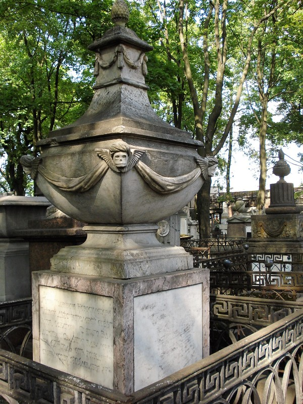 Некрополь XVIII века. Санкт-Петербург. 2010 год, месяц август