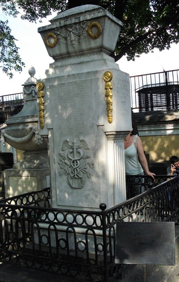 Некрополь XVIII века. Санкт-Петербург. 2010 год, месяц август