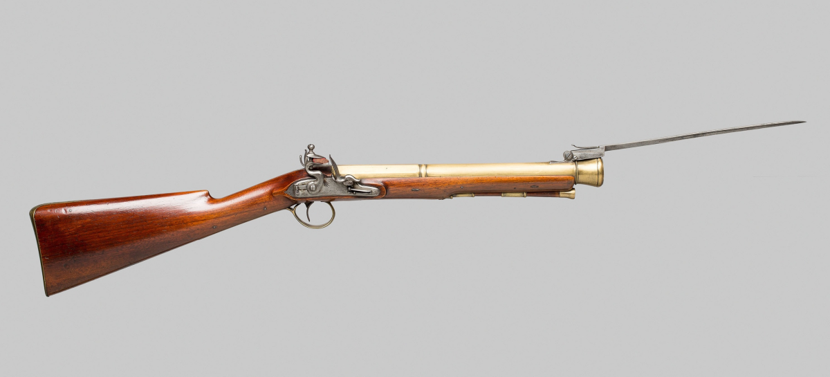 Кремневый мушкетон (бландербас) со штыком, 1820 год, Англия. Длина ствола 34 см. Латунь, сталь, орех и дуб.<br>